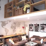 Unique, Homey With Free Parking In Apartamento *