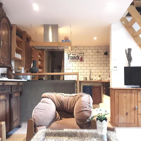 Unique, Homey Apartment In Central Budapest