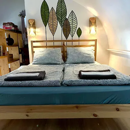 Lägenhet Unique, Homey Apartment In Central Budapest *