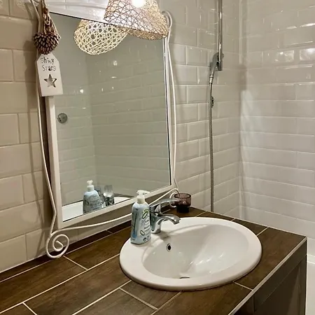 Lägenhet Unique, Homey Apartment In Central Budapest