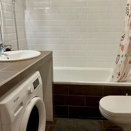 Unique, Homey With Free Parking In * Budapesta