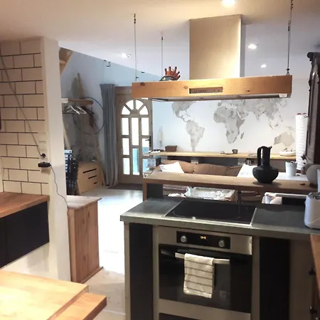 Unique, Homey Apartment In Central Budapest Budapest