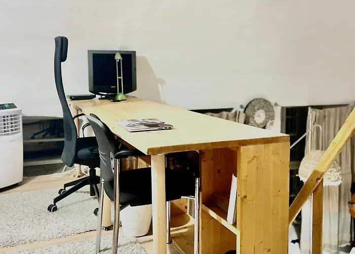 Unique, Homey With Free Parking In * 布达佩斯