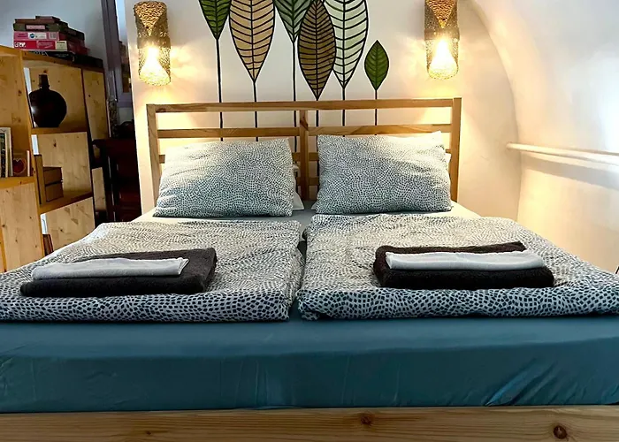 公寓 Unique, Homey With Free Parking In *