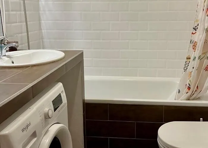 Unique, Homey With Free Parking In * 布达佩斯