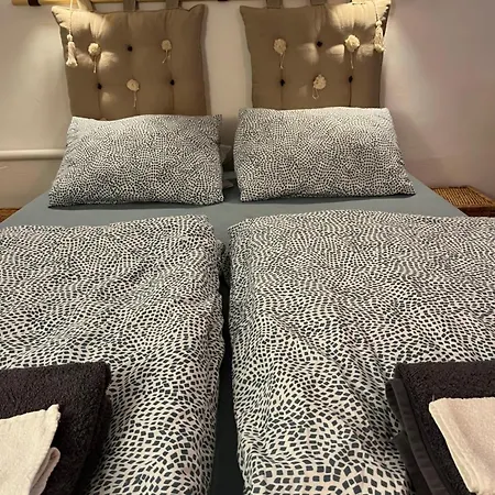 Unique, Homey With Free Parking In * 부다페스트