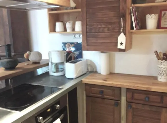 Unique, Homey With Free Parking In Apartmán *