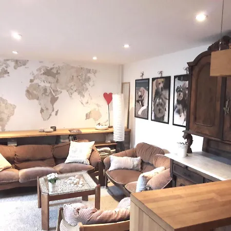 Unique, Homey With Free Parking In Apartment Budapest