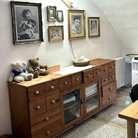 Apartment Unique, Homey With Free Parking In Budapest